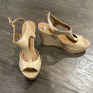 Nude wedges